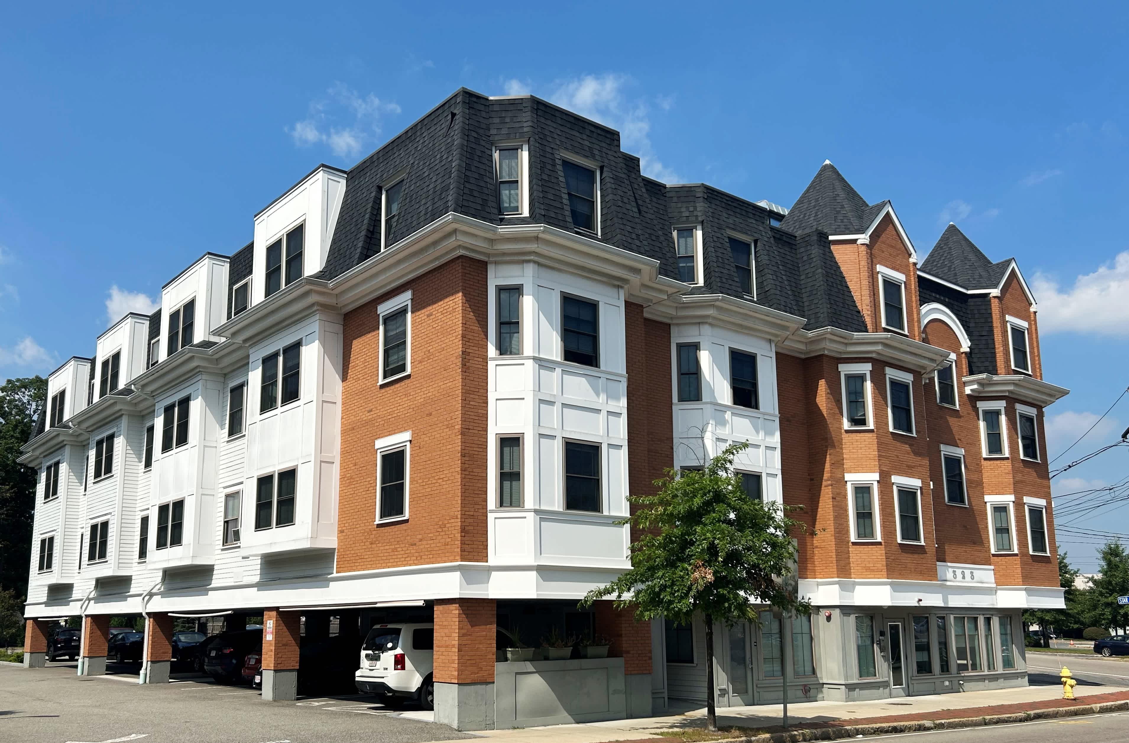 323 Washington St – photo 1 of 12