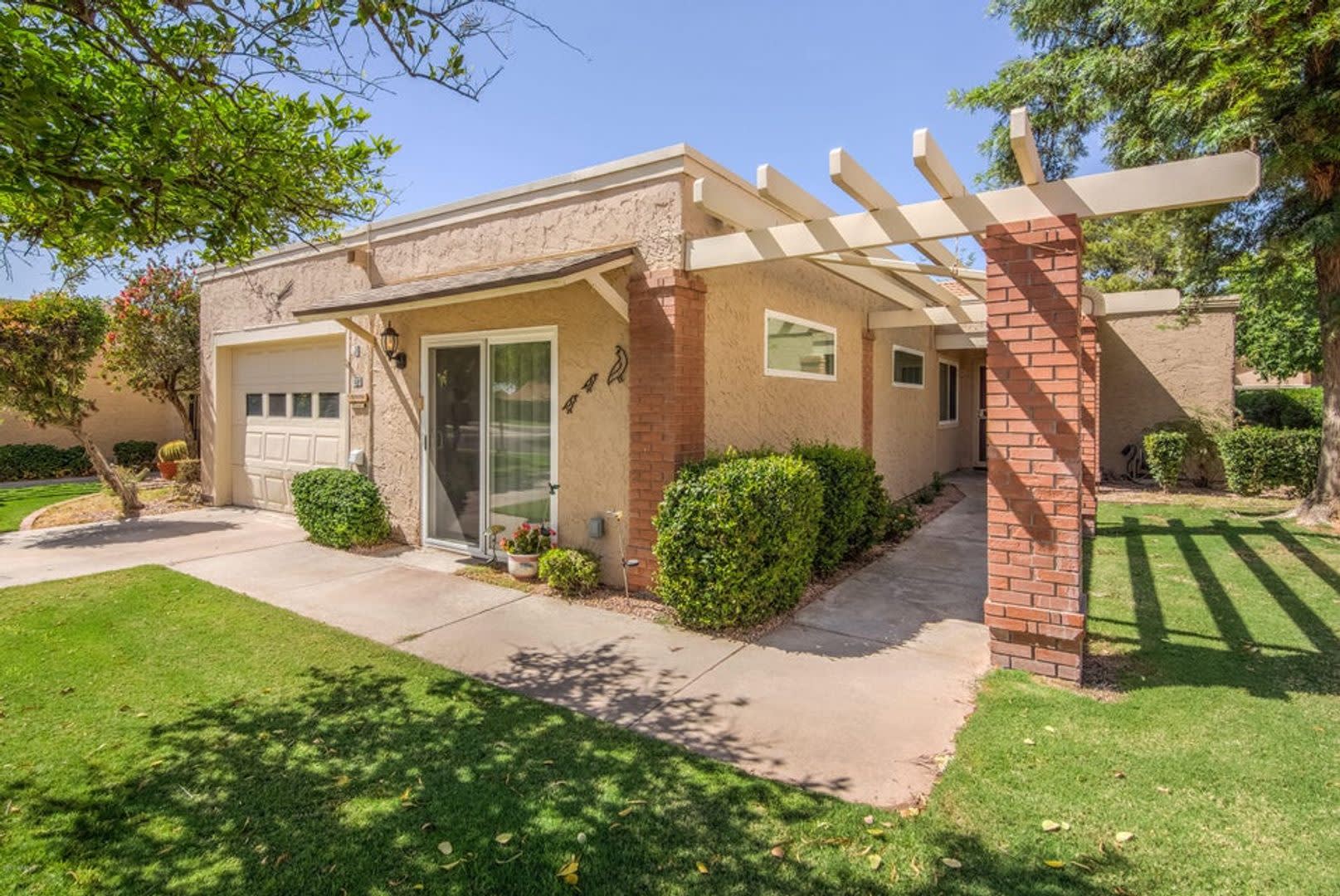 Welcome To This Charming 2 Bedroom 2 Bathroom Home Located In The Vibrant 45 Active Adult Resort Community Situated In The Sought After Leisure World Community Available May Through November 2026 – photo 1