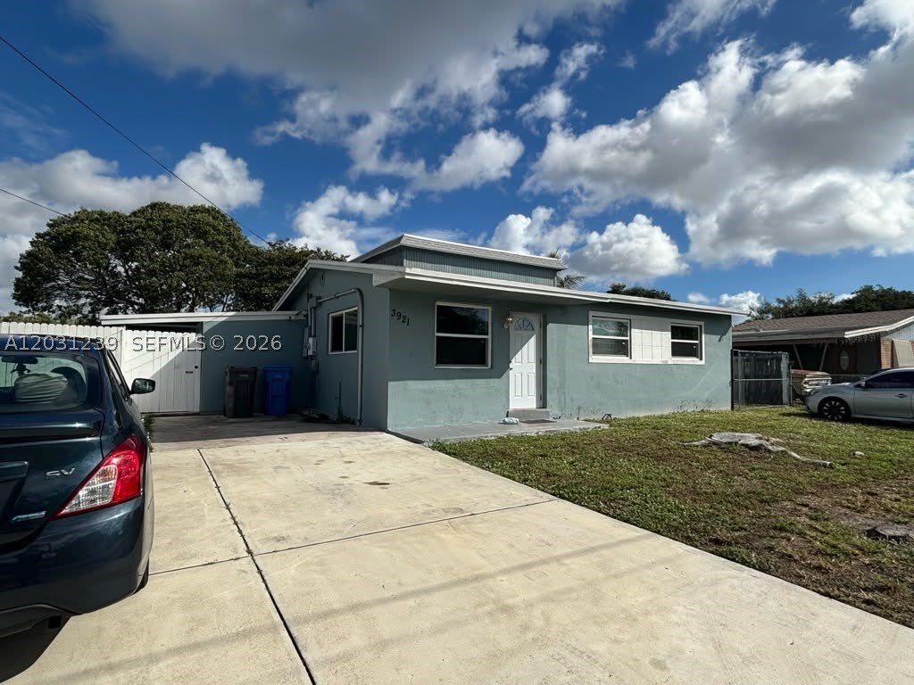 3921 SW 31st Dr – photo 1 of 19
