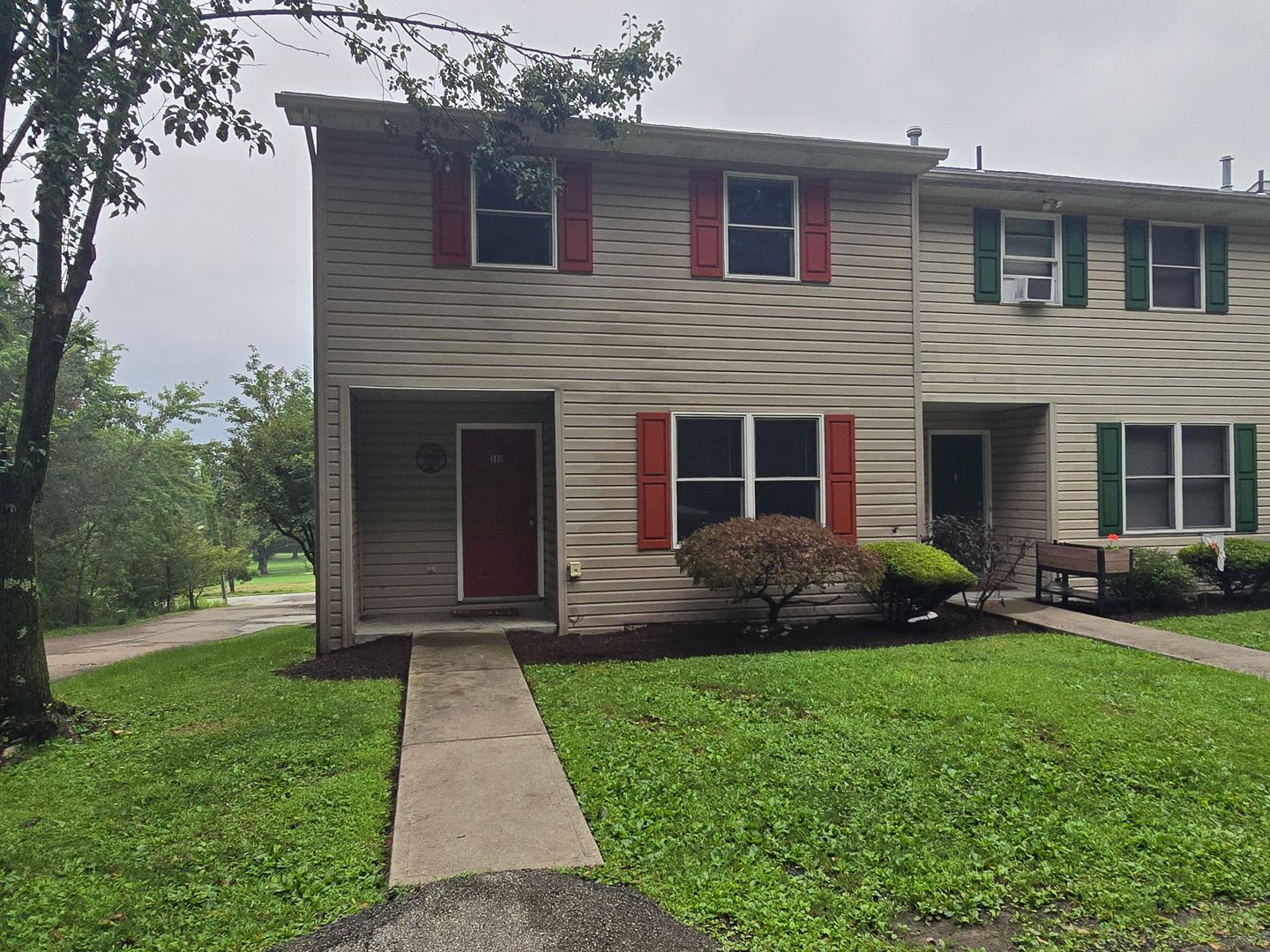 Extra Large Updated 3 Bedroom Townhouse – photo 1 of 22