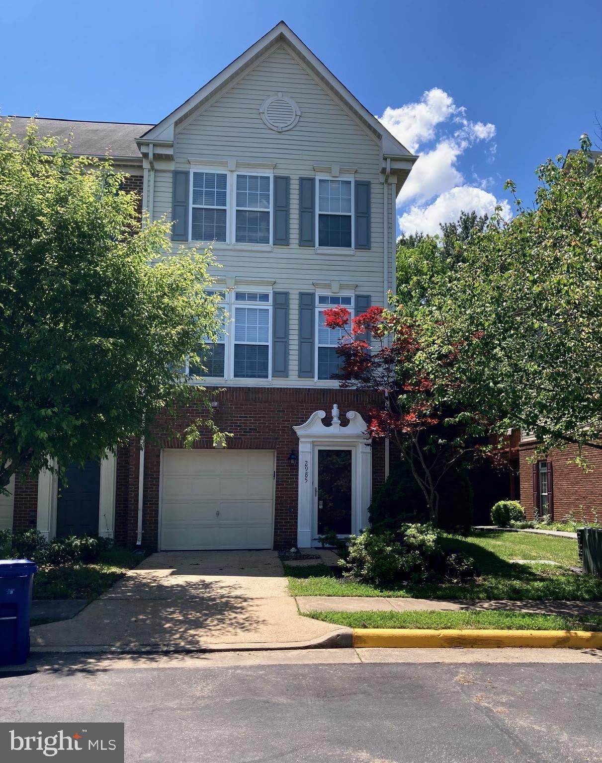 2985 HUNTINGTON GROVE Square – photo 1 of 21