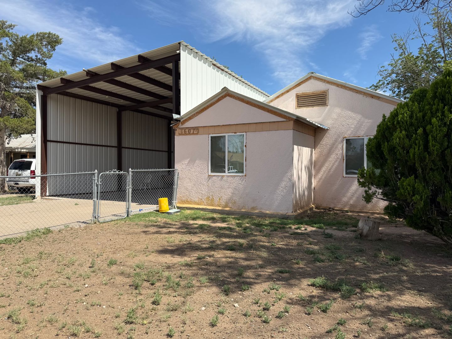 1607 W Walnut – photo 1 of 16