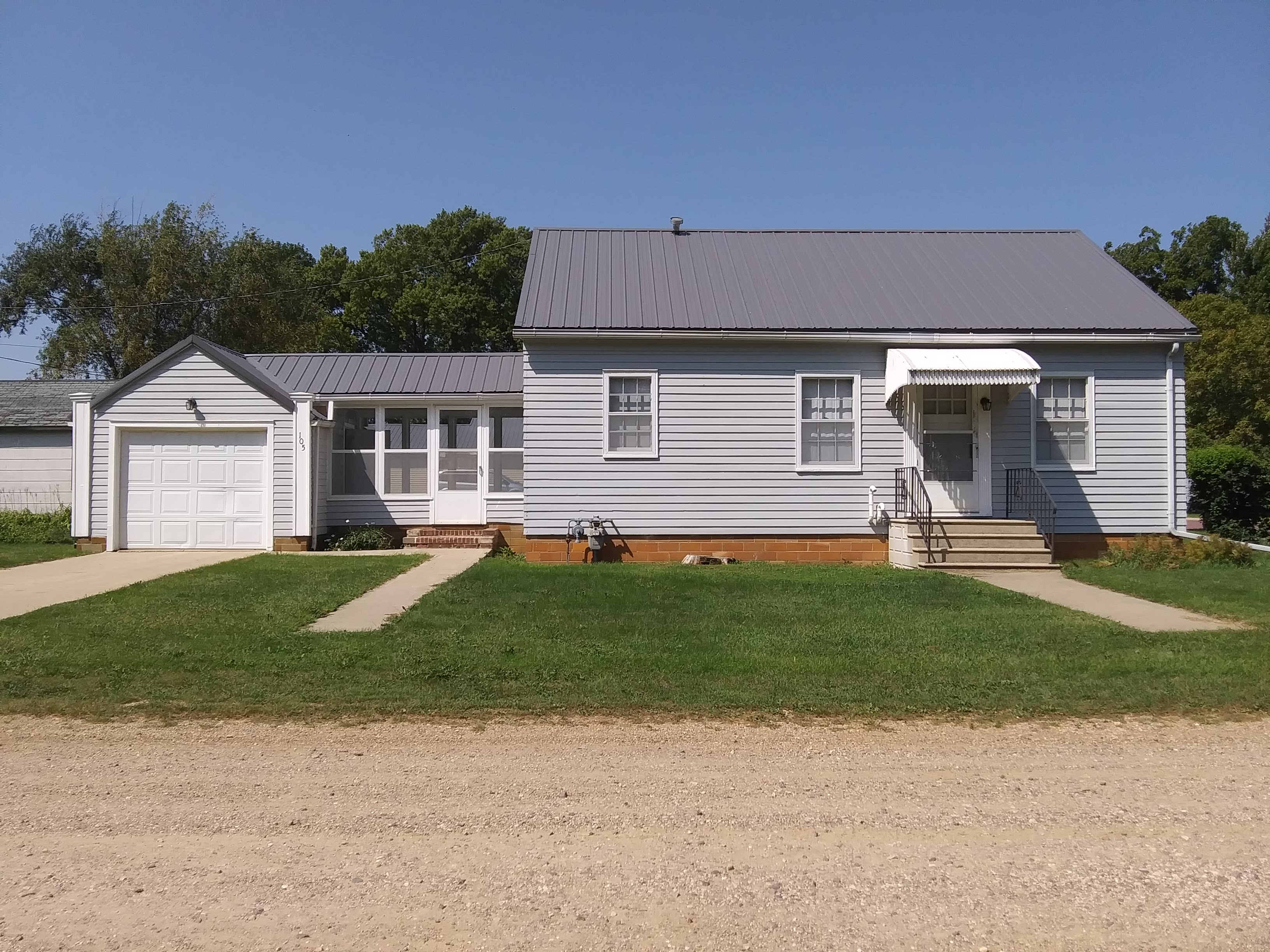 105 S Lindberg Ave – photo 1 of 10