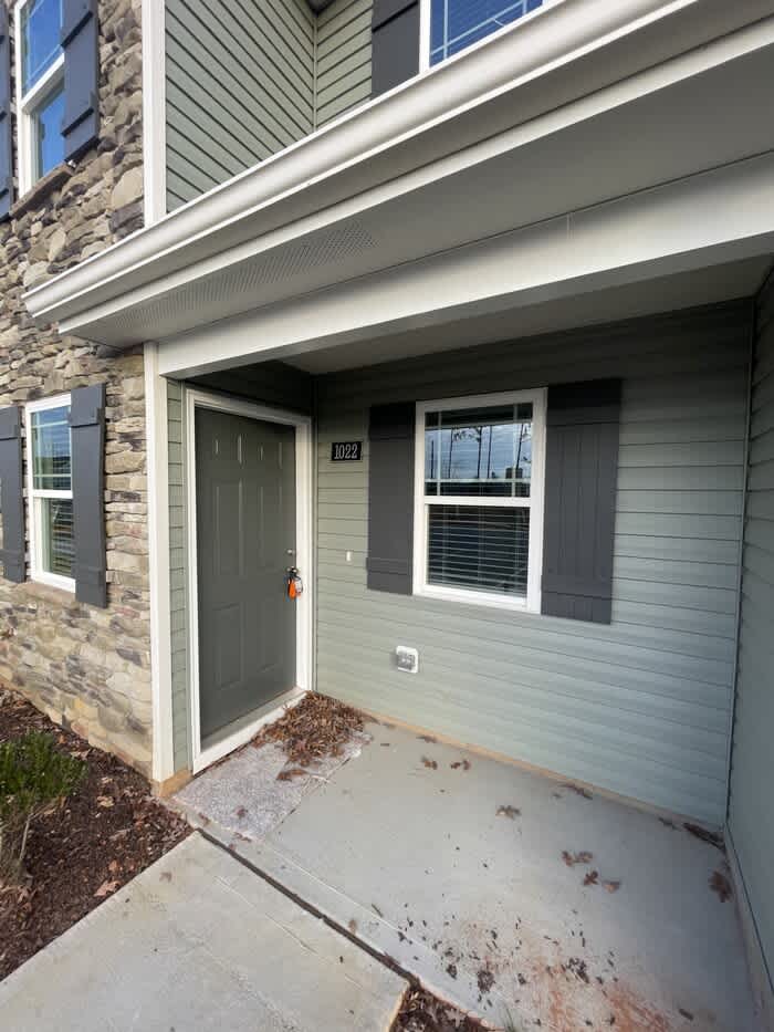1022 Peony Lane – photo 1 of 10