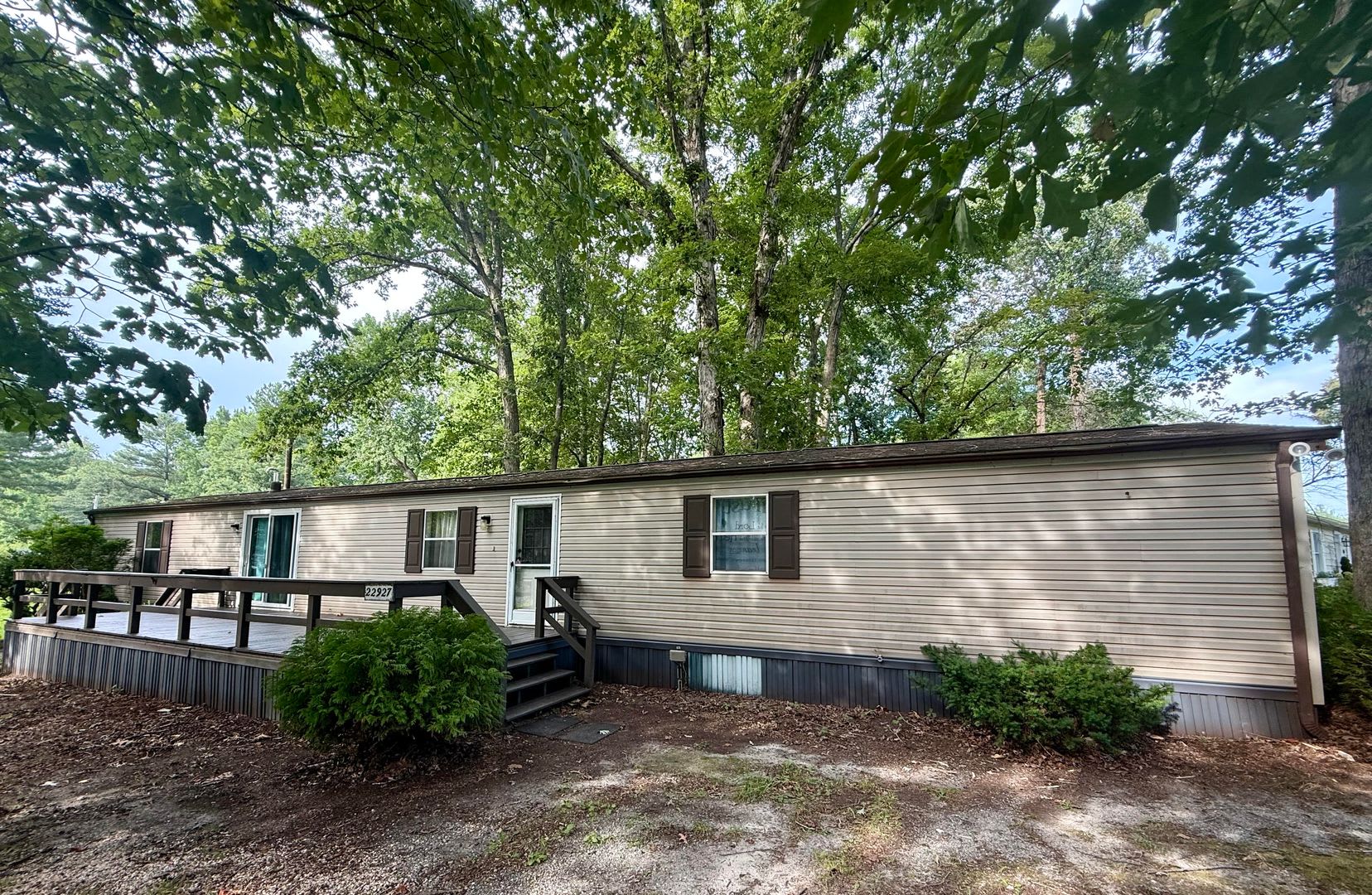 Move In Ready Year Round Home In A Quiet Location – photo 1