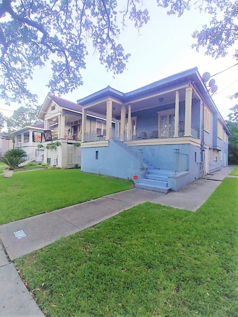 Spacious New Orleans Rental in a Prime Napoleon Ave Location – photo 1