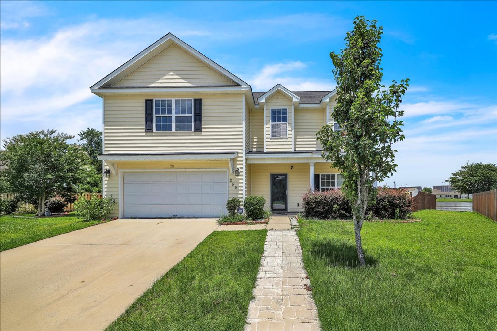 Spacious 4 Bed 2 5 Bath In White Oak – photo 1 of 274