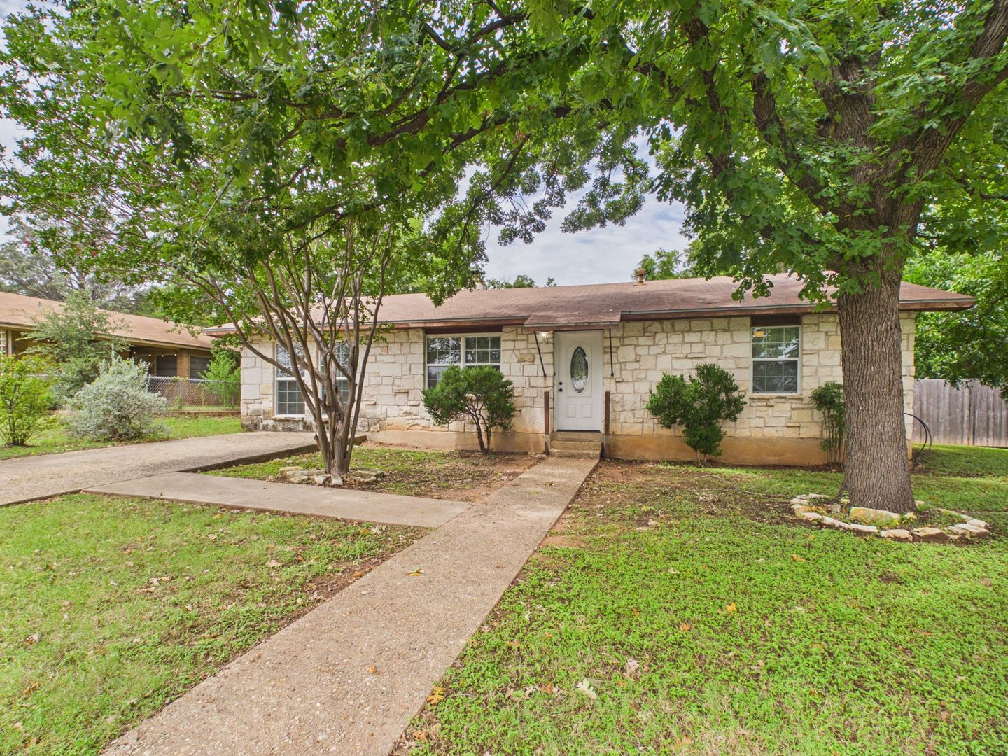 Room To Live Room To Relax Spacious 3 Bedroom Home – photo 1 of 146