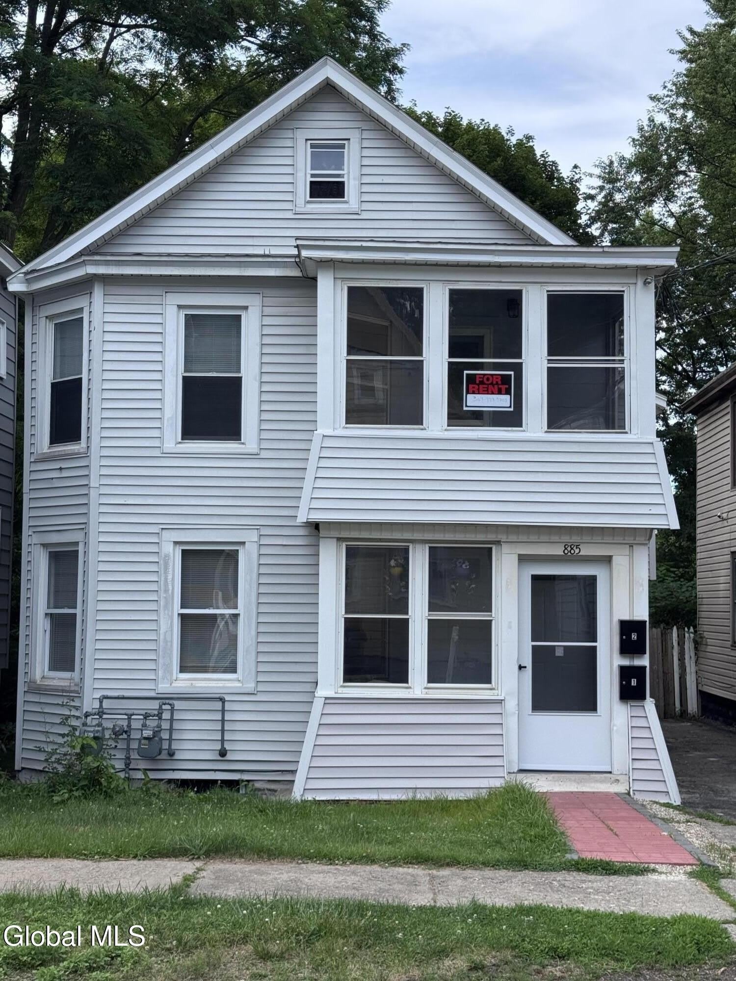 885 Yorkston – photo 1 of 11
