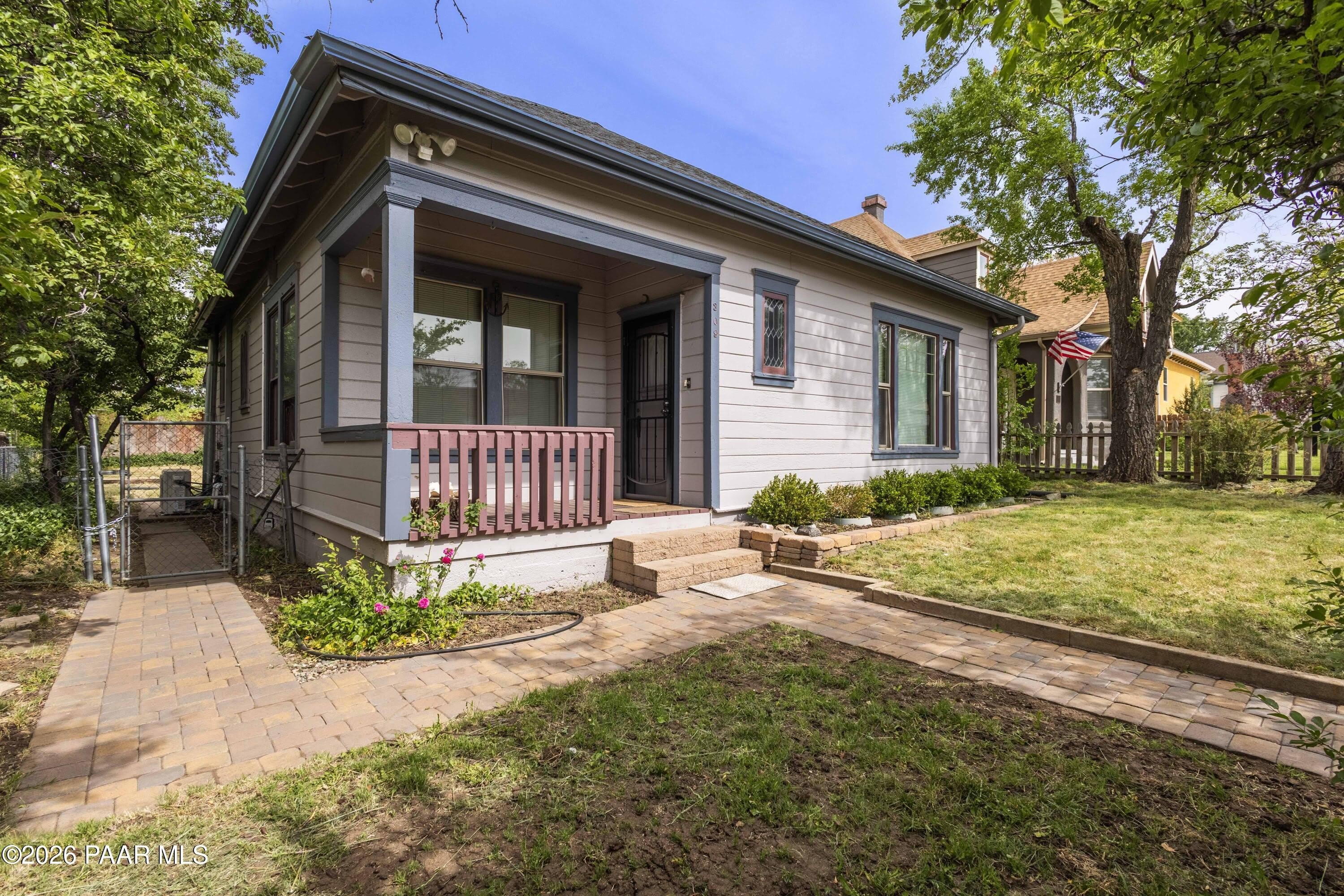309 N Mount Vernon Avenue – photo 1