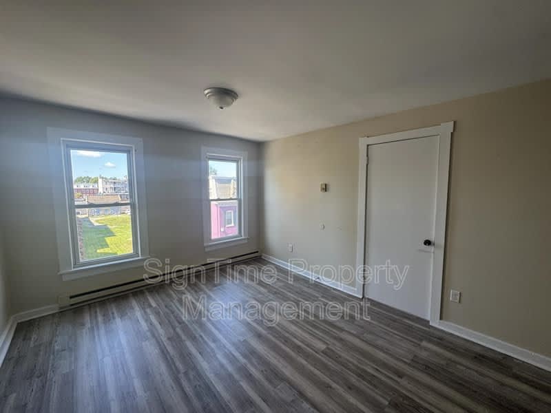 44 E Washington St – photo 1