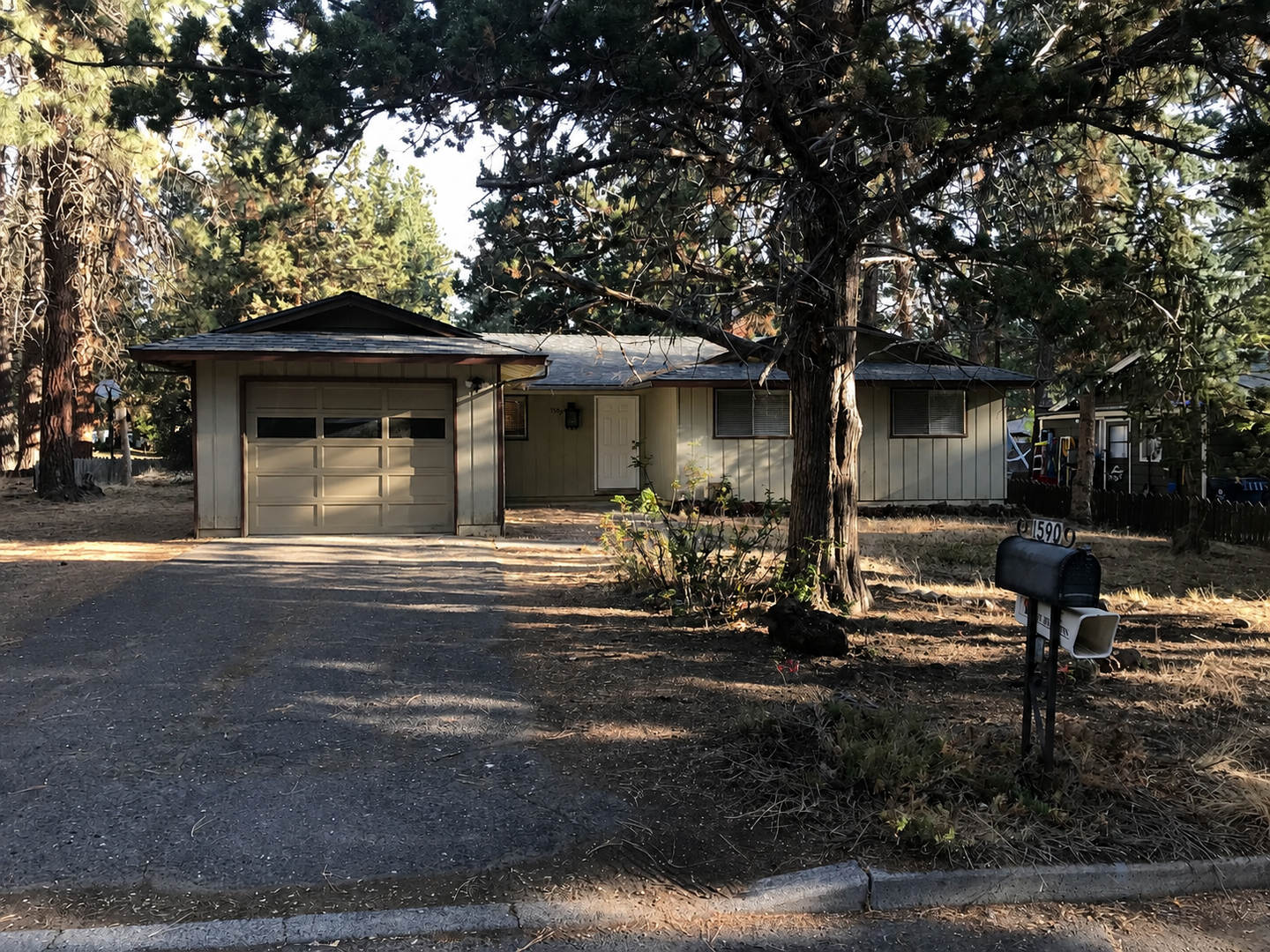 West Side Home w/ Large yard & Close to Campus! – photo 1
