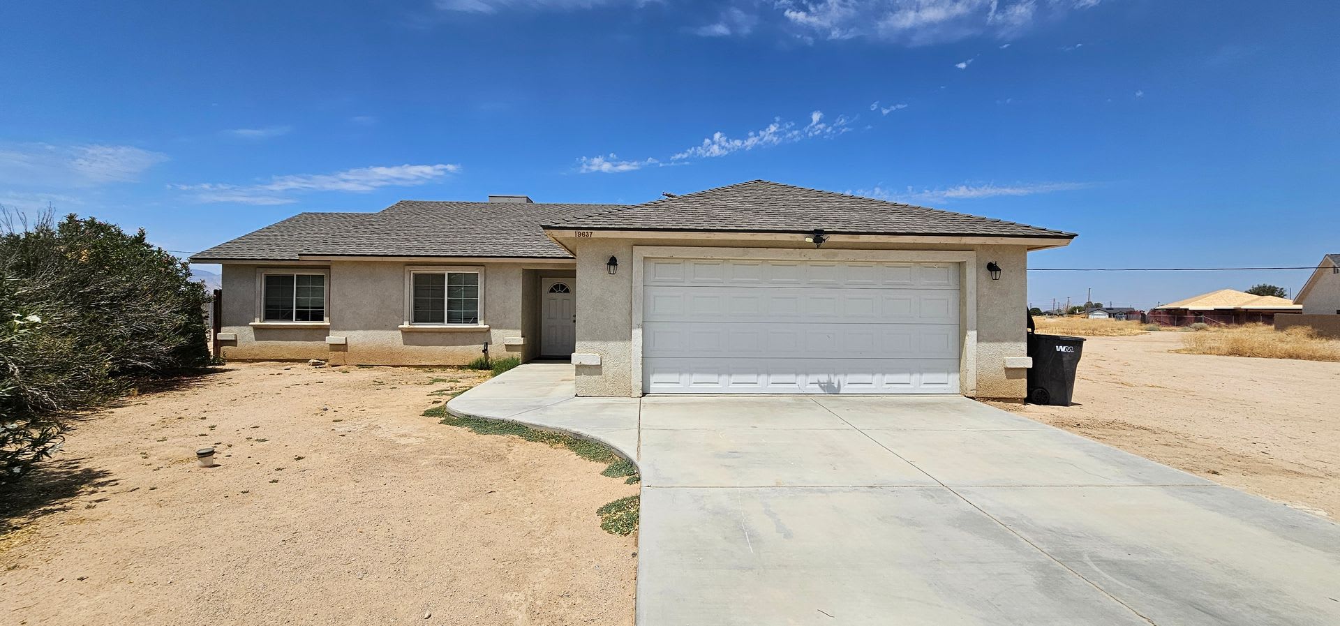 Spacious Single-Story Home with Central AC/Heat and Huge Backyard – photo 1