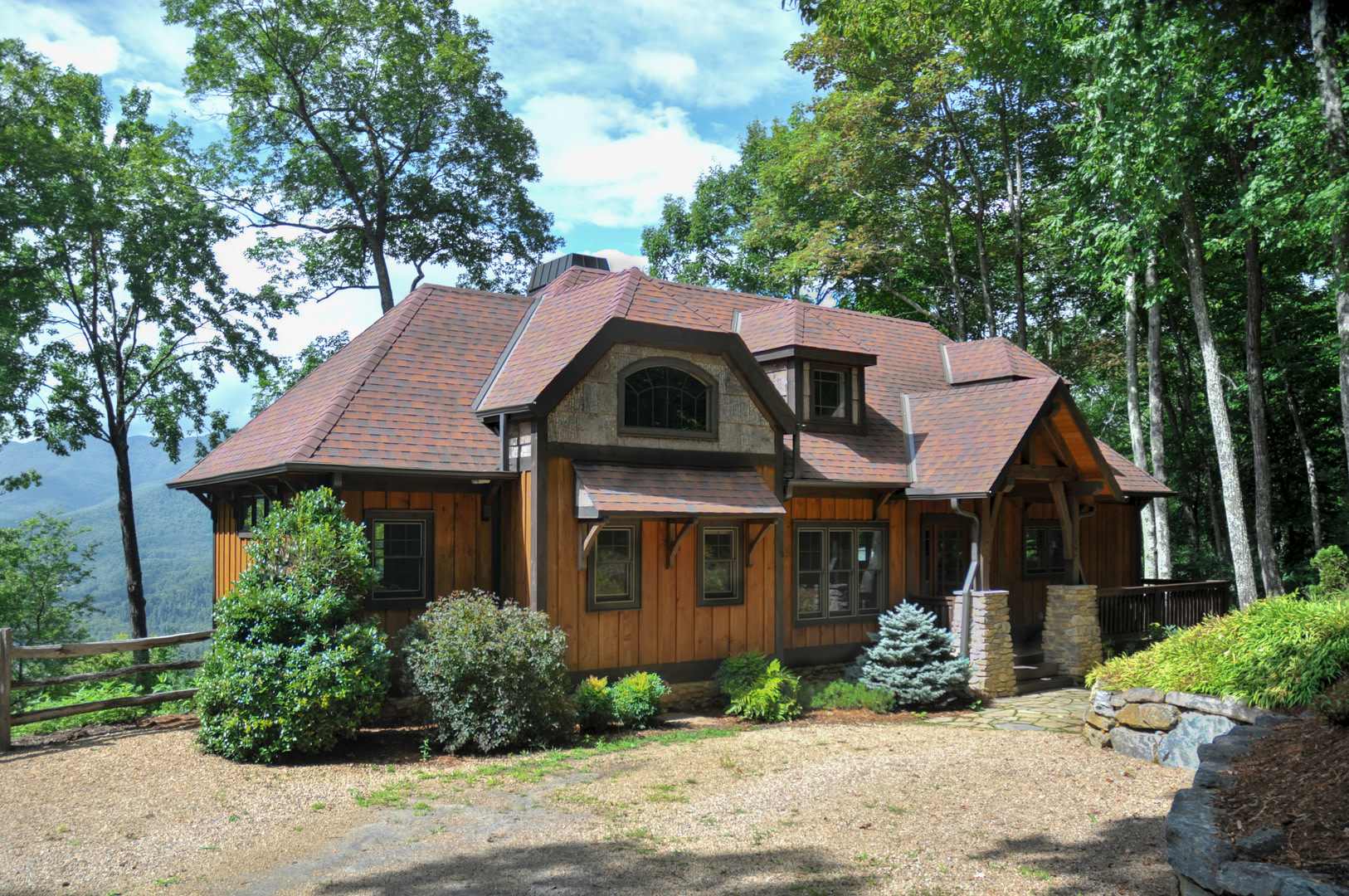 Beautiful Mountain home in Balsam Mountain Preserve Community $3500 a month with year-long lease – photo 1 of 17