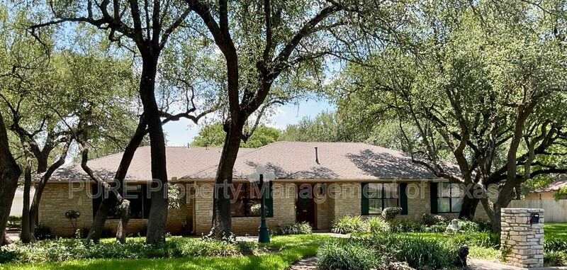 201 Oakwood Dr – photo 1 of 286