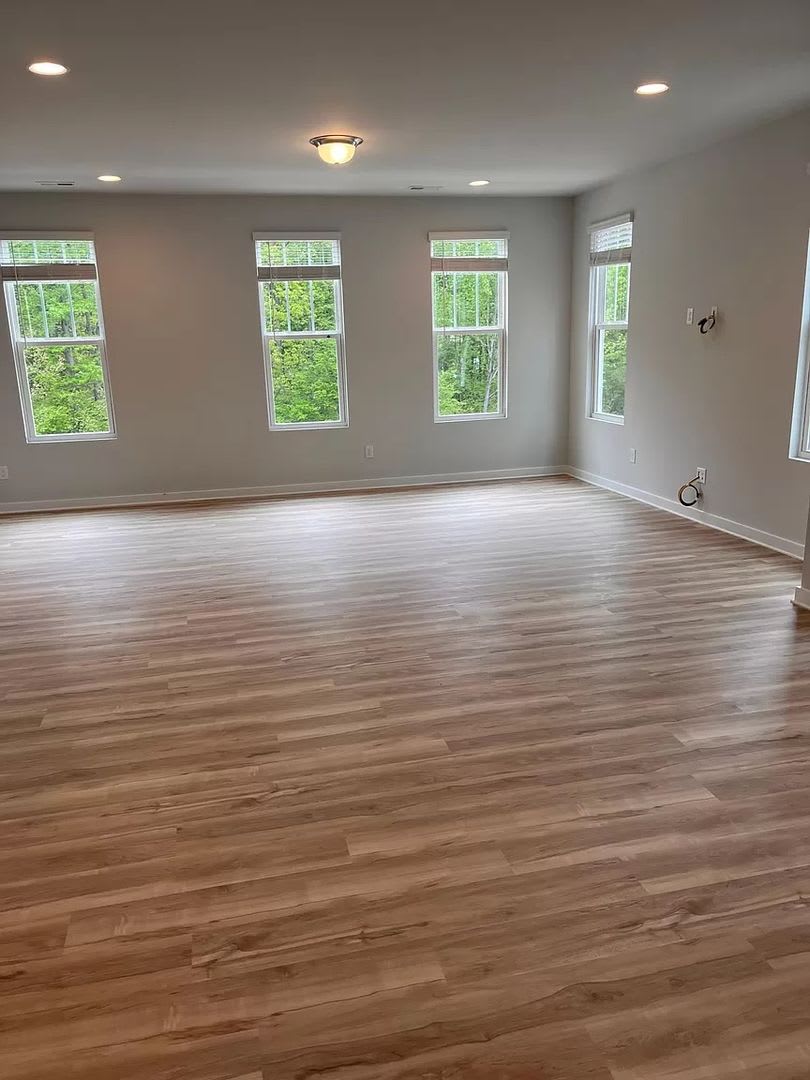 Room In 3 Bedroom Home At Noble Townes Way – photo 1