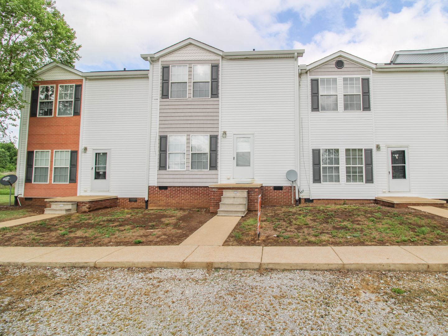 Charming 3Br 2 5Ba Townhome Available Now – photo 1 of 21