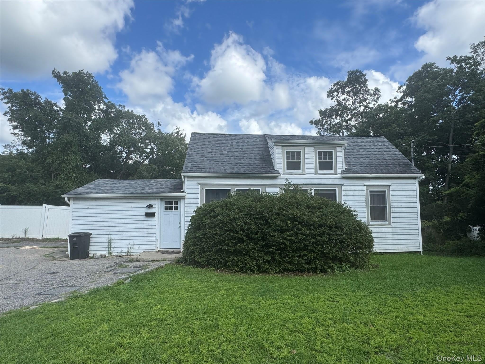 425 Landing Avenue – photo 1 of 21