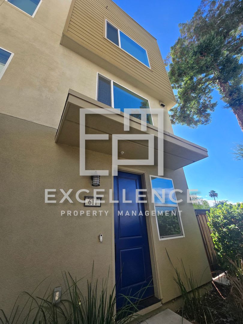 3/2.5 3 Story Townhouse with Solar – photo 1
