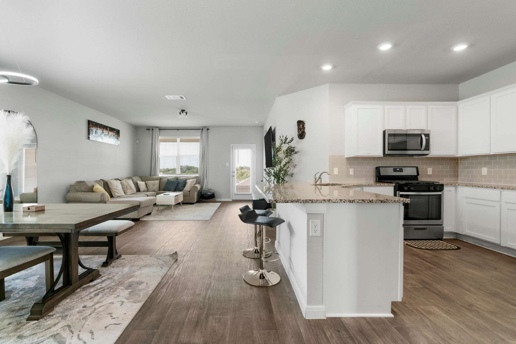 212 Apache Plum Drive – photo 1