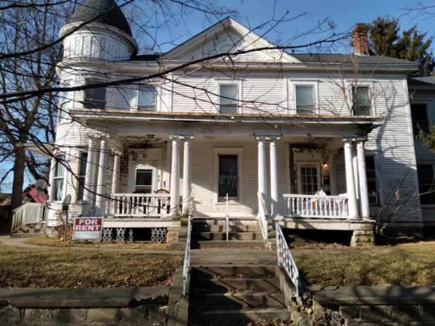 414 E East St – photo 1 of 7