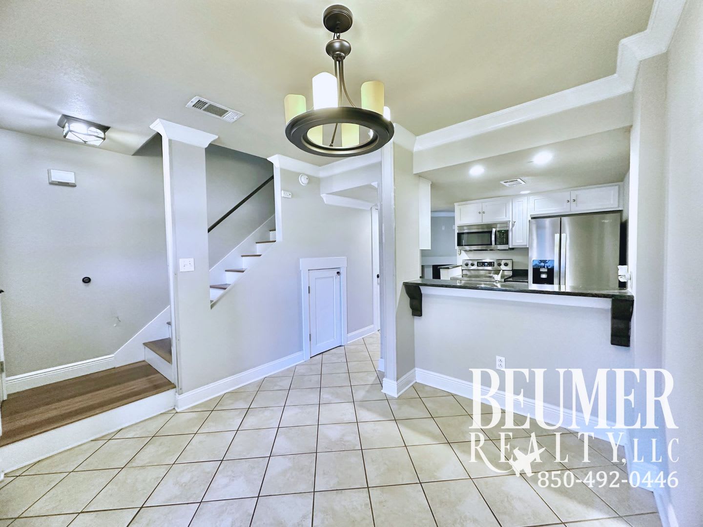 2br 1.5 ba End Unit Townhome for Rent – photo 1