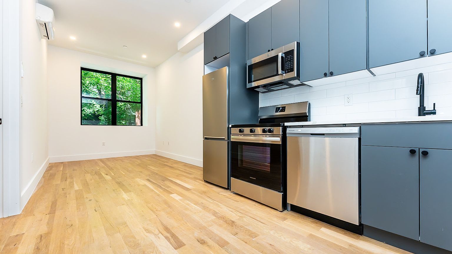 422 1/2 Gates Ave # 2F – photo 1