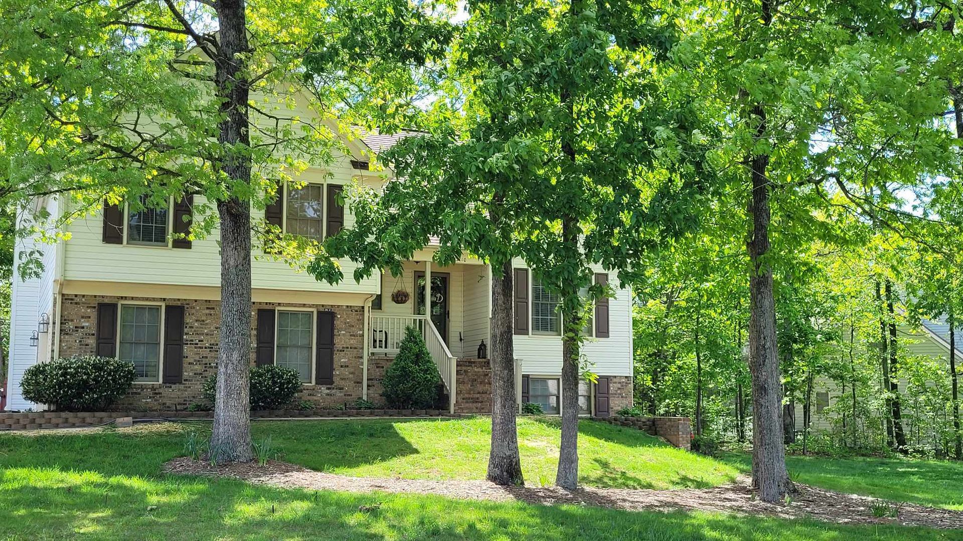 Welcome home! Sought after Troon Section of Lee's Hill! – photo 1