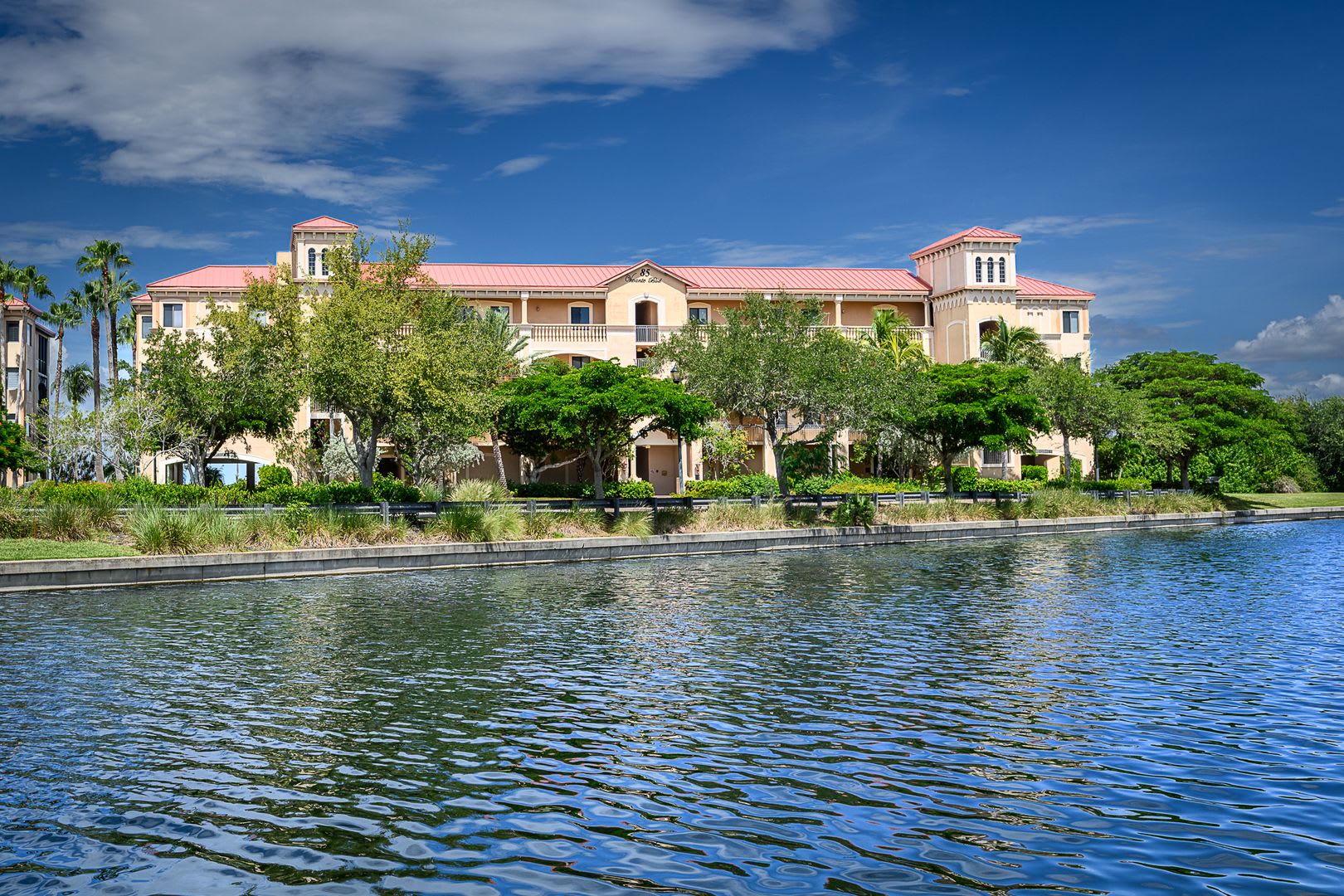 SEASONAL EXECUTIVE LUXURY RENTAL – 3-MONTH MINIMUM – photo 1