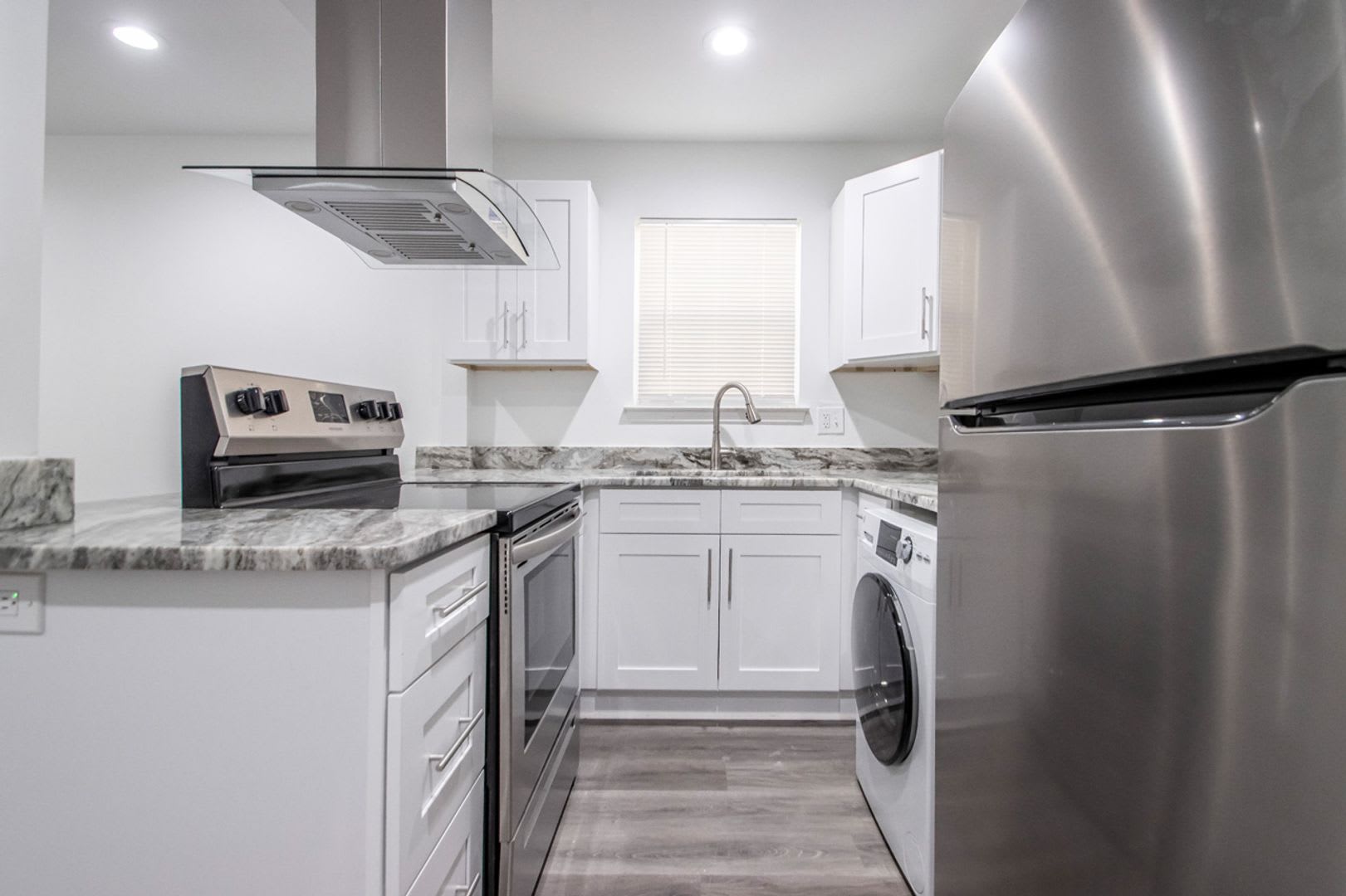 201 N Pierce St – photo 1