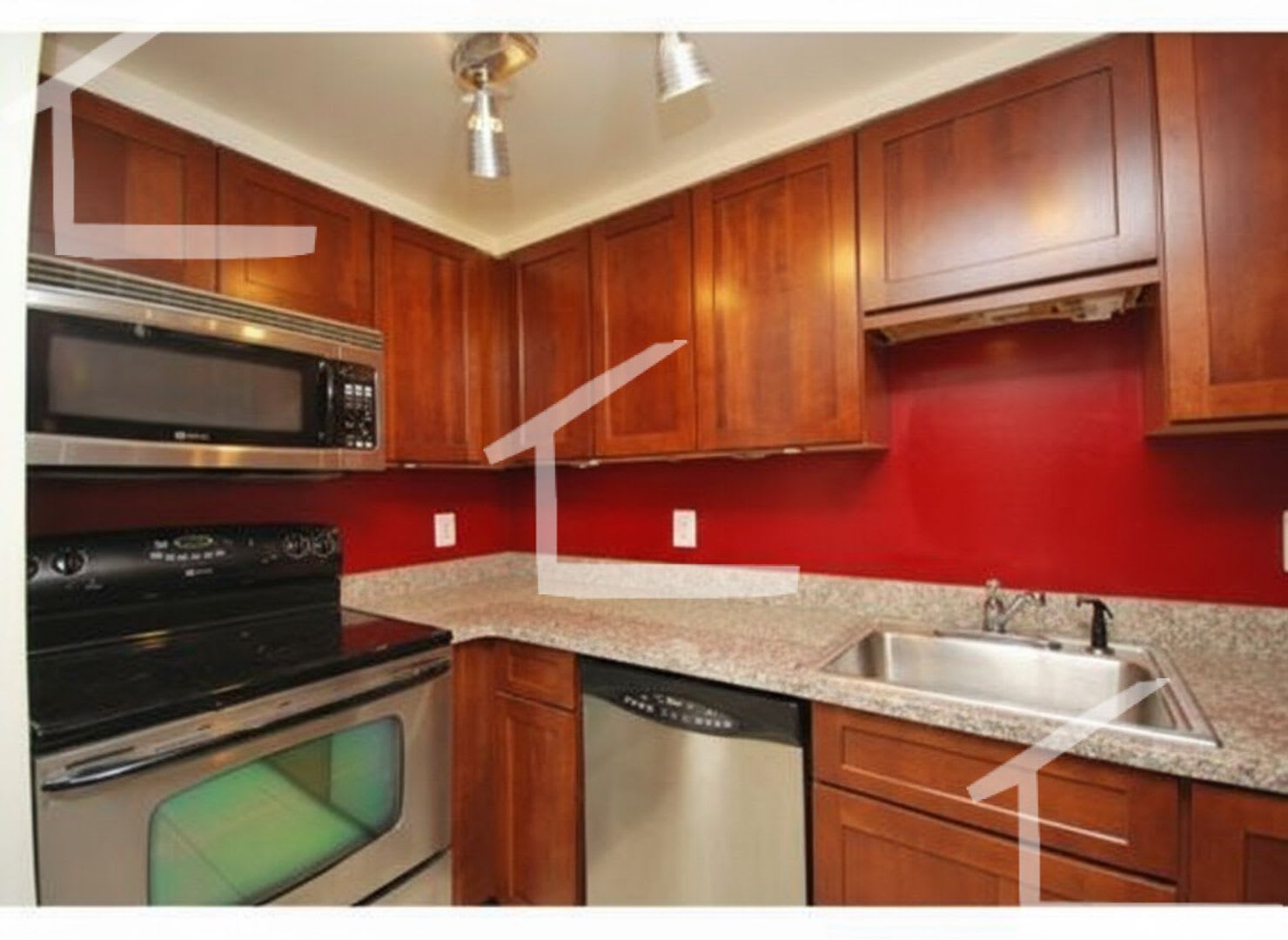 Charming 3 Bedroom No Broker Fee – photo 1