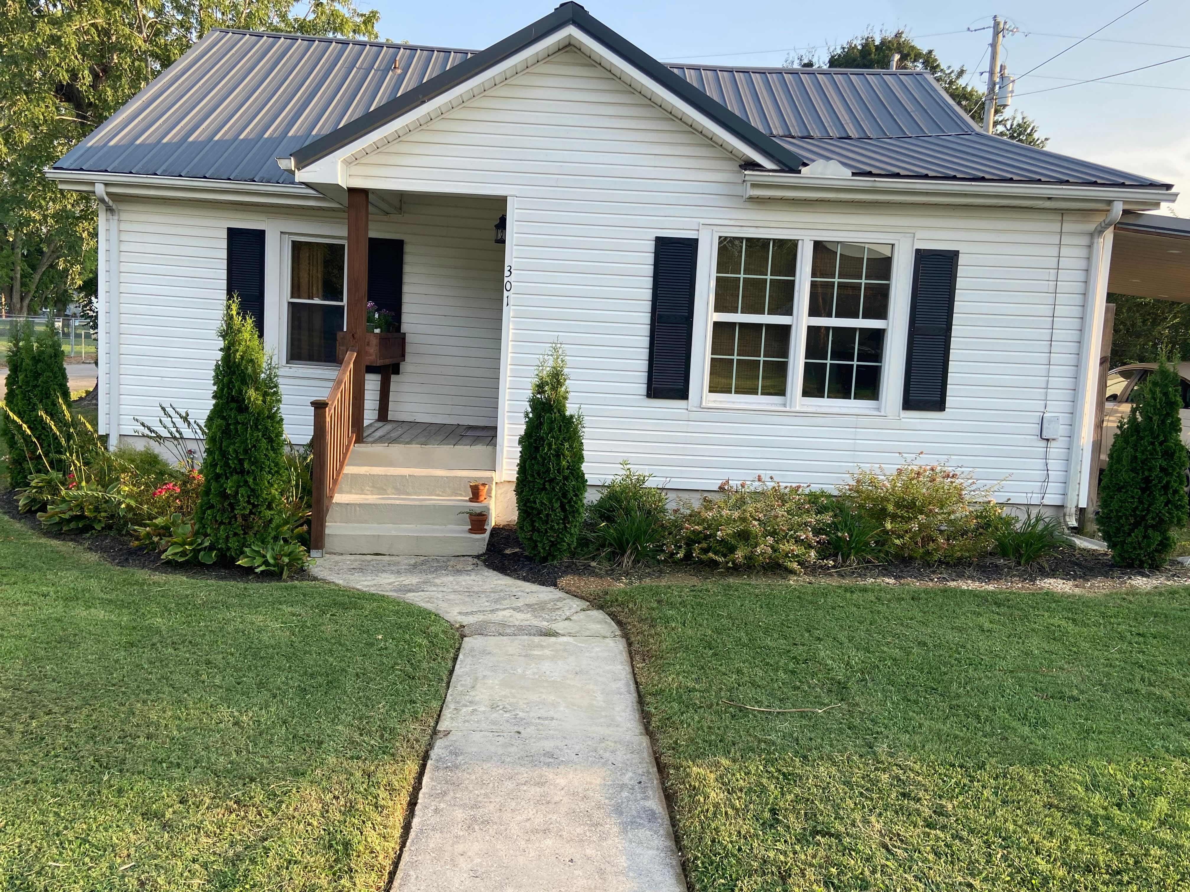 301 Poplar Street North – photo 1 of 20