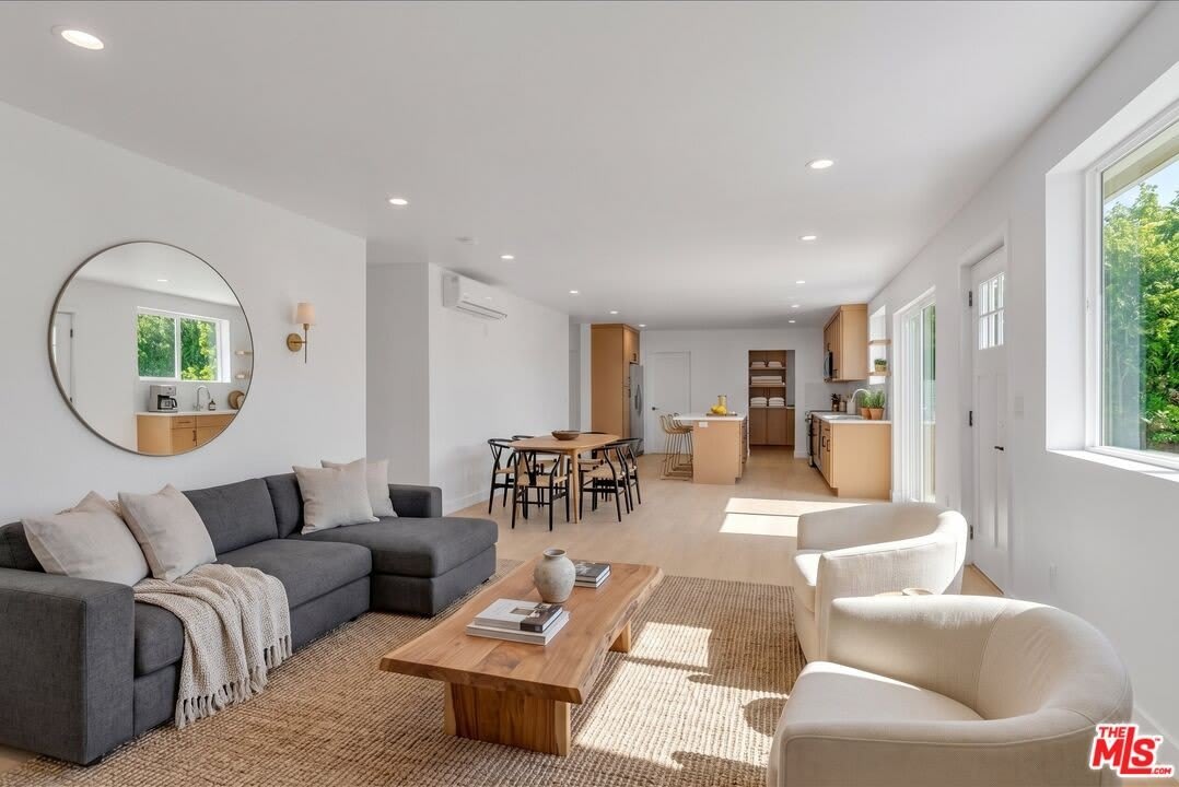 6913 1/2 Encino Ave – photo 1