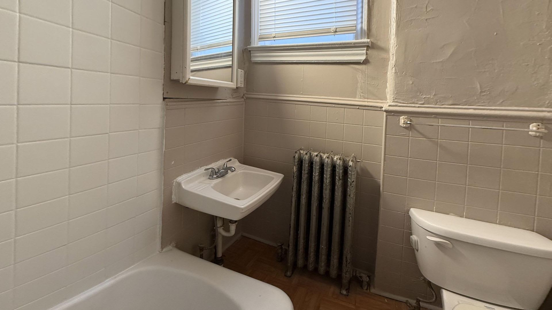 3Br Philadelphia Rowhome With Spacious Living Areas – photo 1