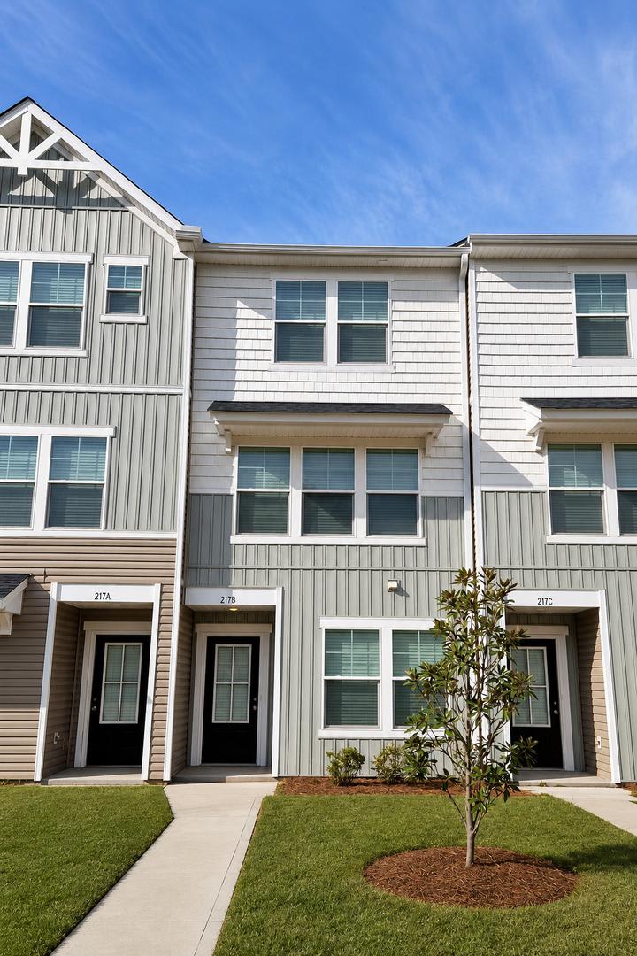 3-Bedroom, 3.5 Bath Townhome for Rent in Mooresville, NC – photo 1