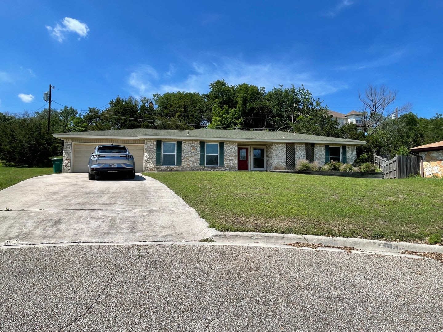 4 bedroom, 2 bath, 2 car garage – photo 1