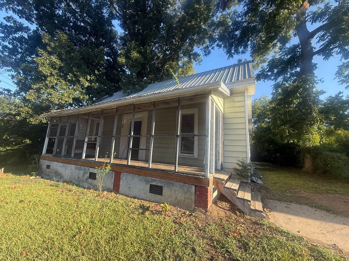 2 Bedrooms, 1 Bathroom – photo 1 of 8
