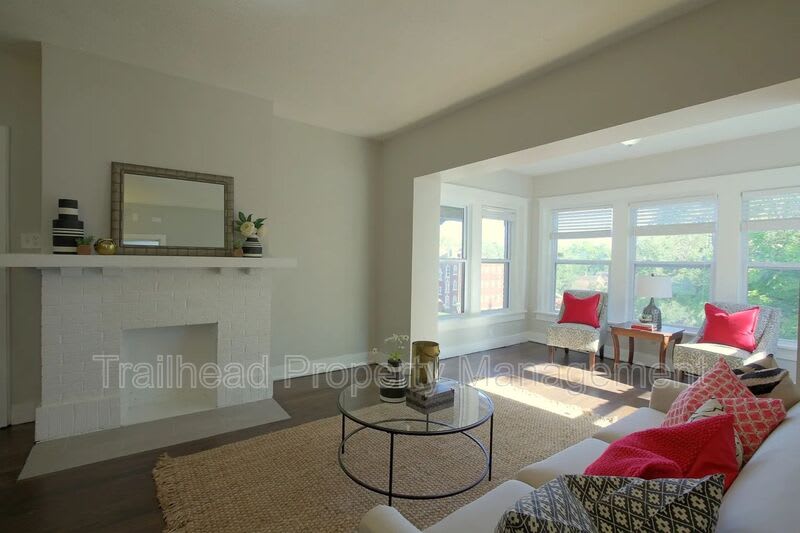 1218 Brush Creek Blvd – photo 1