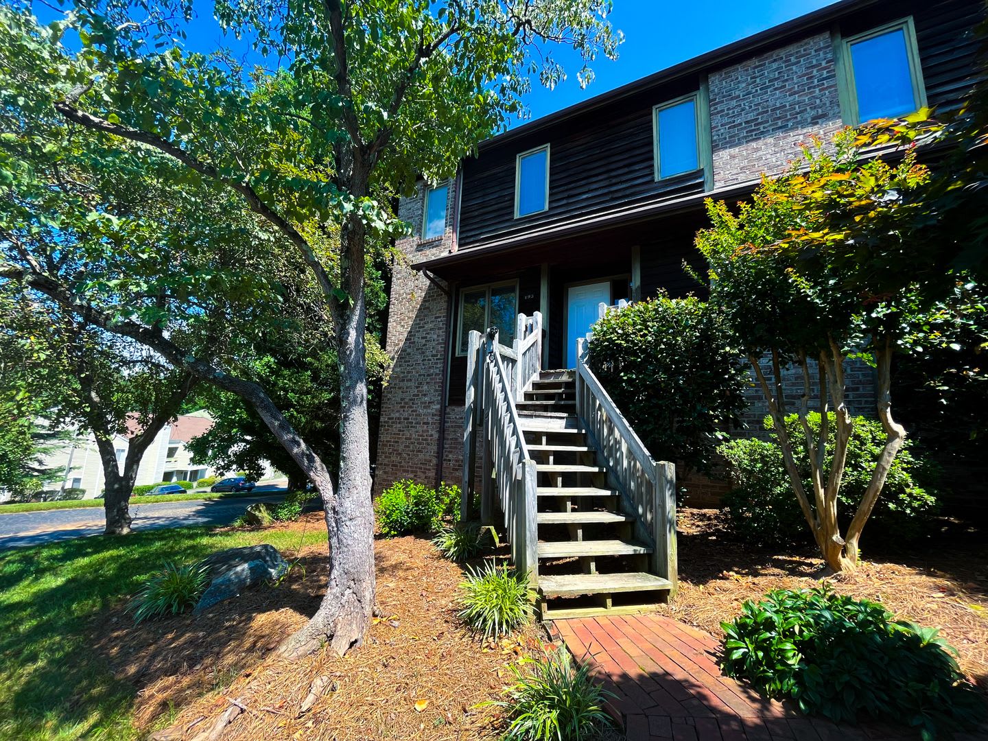 Beautiful 3 Story 2 Bedroom 2 1 2 Bathroom Townhome In Winston Salem – photo 1