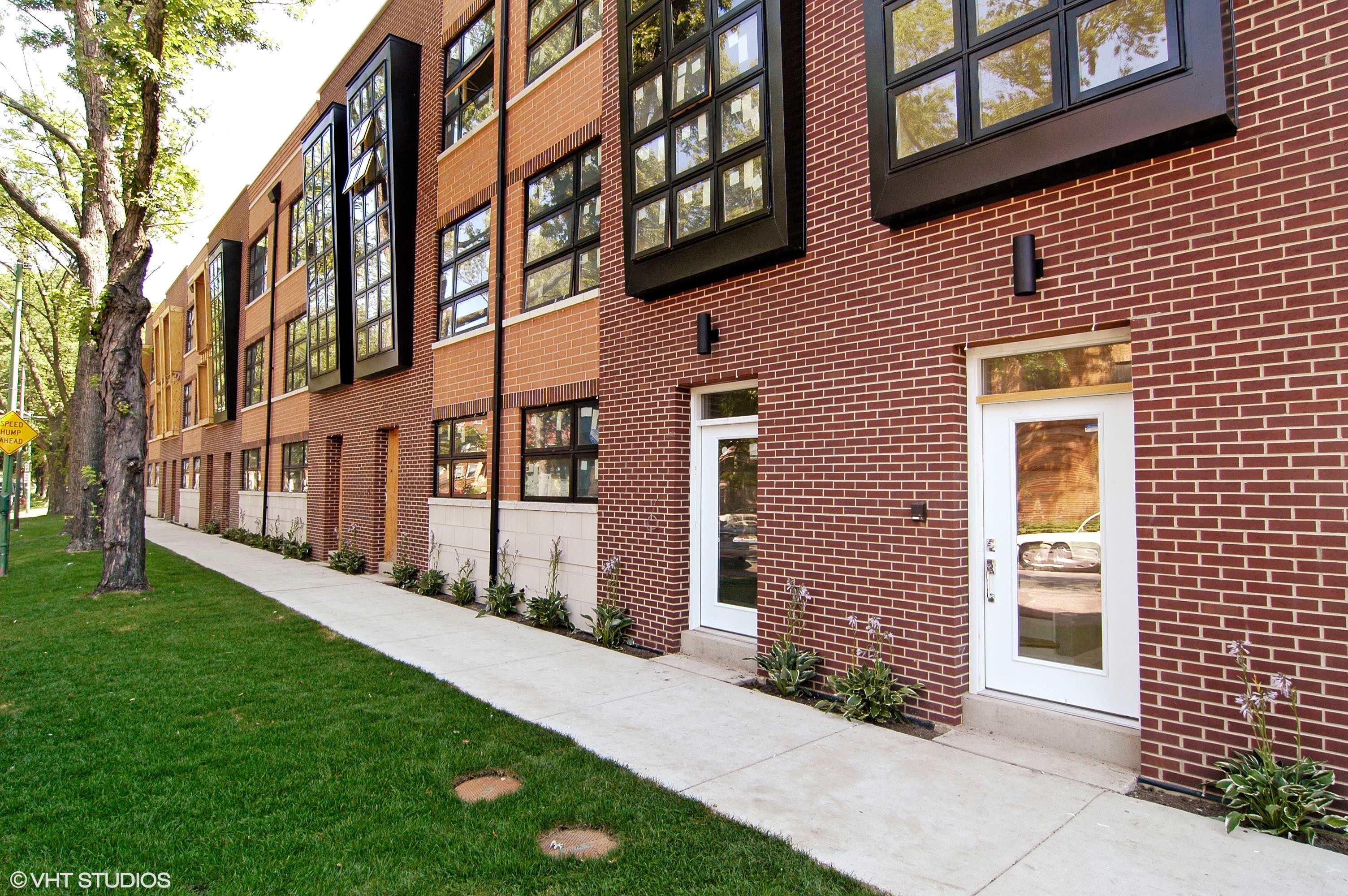 7209 N Oakley Ave – photo 1