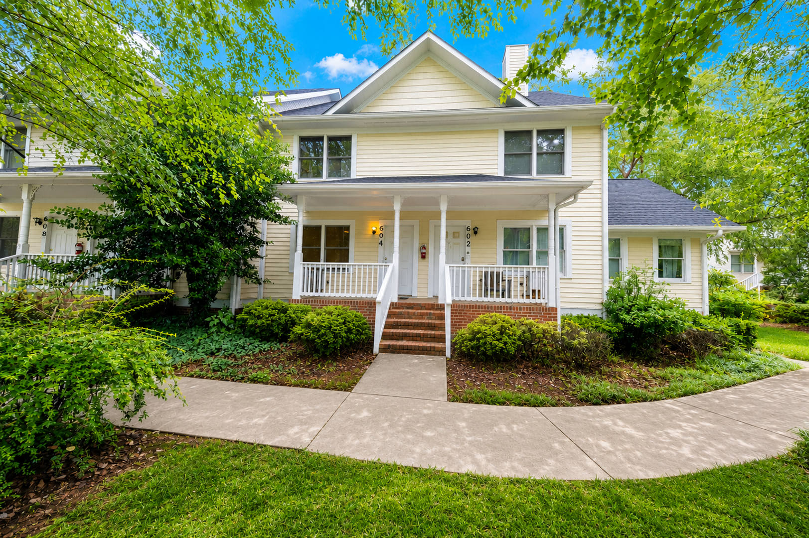 Charming 2 Bedroom Townhome In College Hill Available Now – photo 1