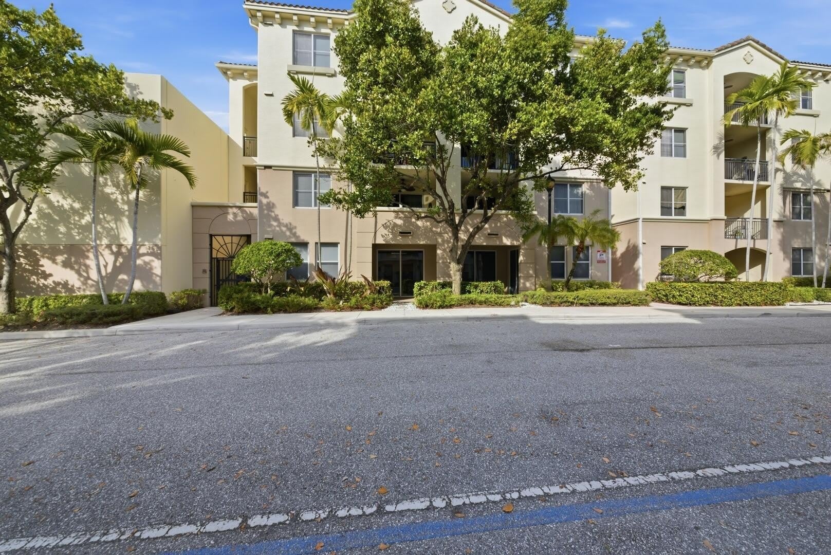 4 Renaissance Way – photo 1 of 22