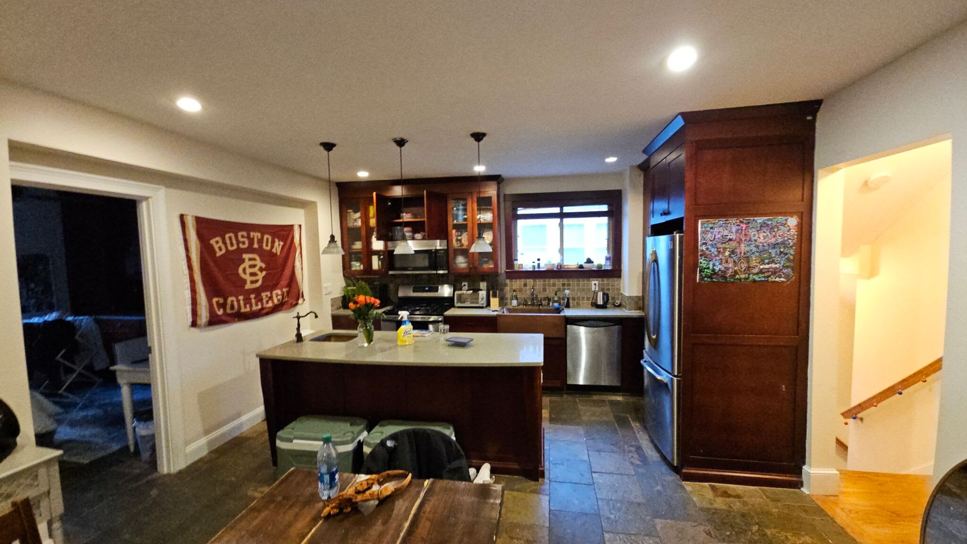 Modern Gem near BC Campus! Short Walk? Spacious, Sunny and Professionally managed. Parking Avail to Rent. – photo 1