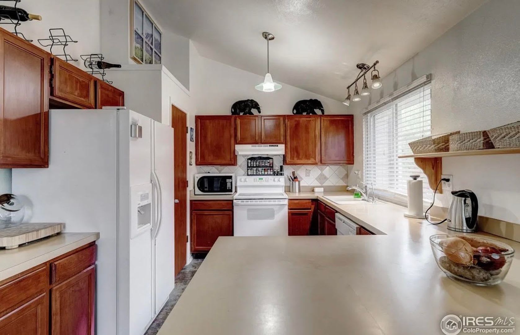 ***$500 Off 1st Months Rent*** Beautiful, Light-Filled 4bd/2ba North Boulder Home! – photo 1 of 281