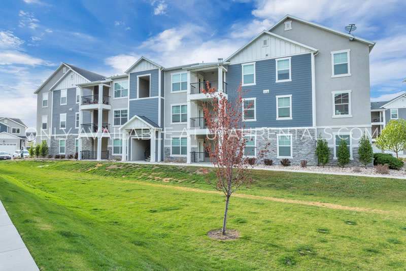 97 W Silver Springs Dr – photo 1 of 20