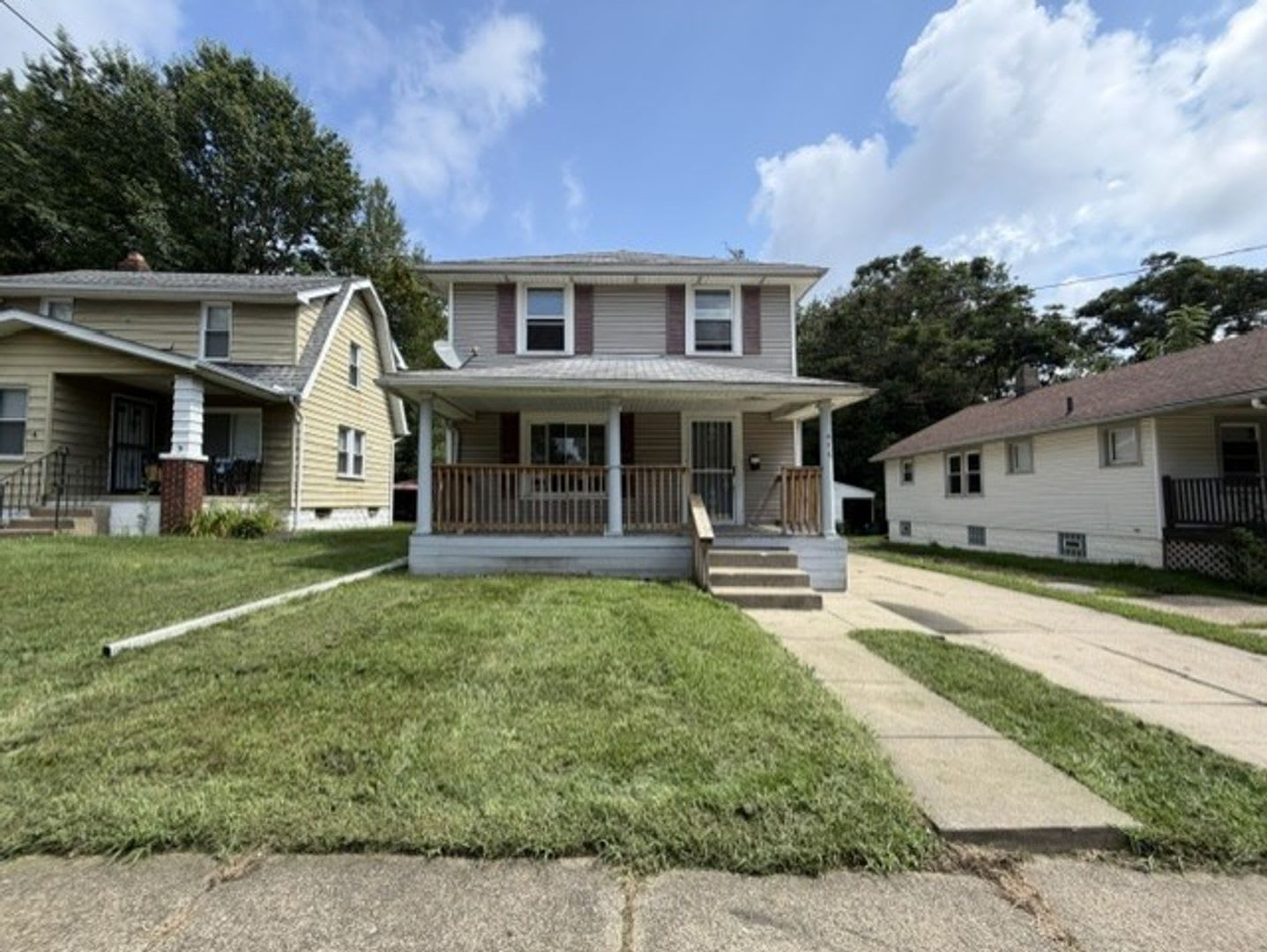 Spacious 3-Bedroom Akron Home with Central Air, Full Basement & Large Backyard – photo 1