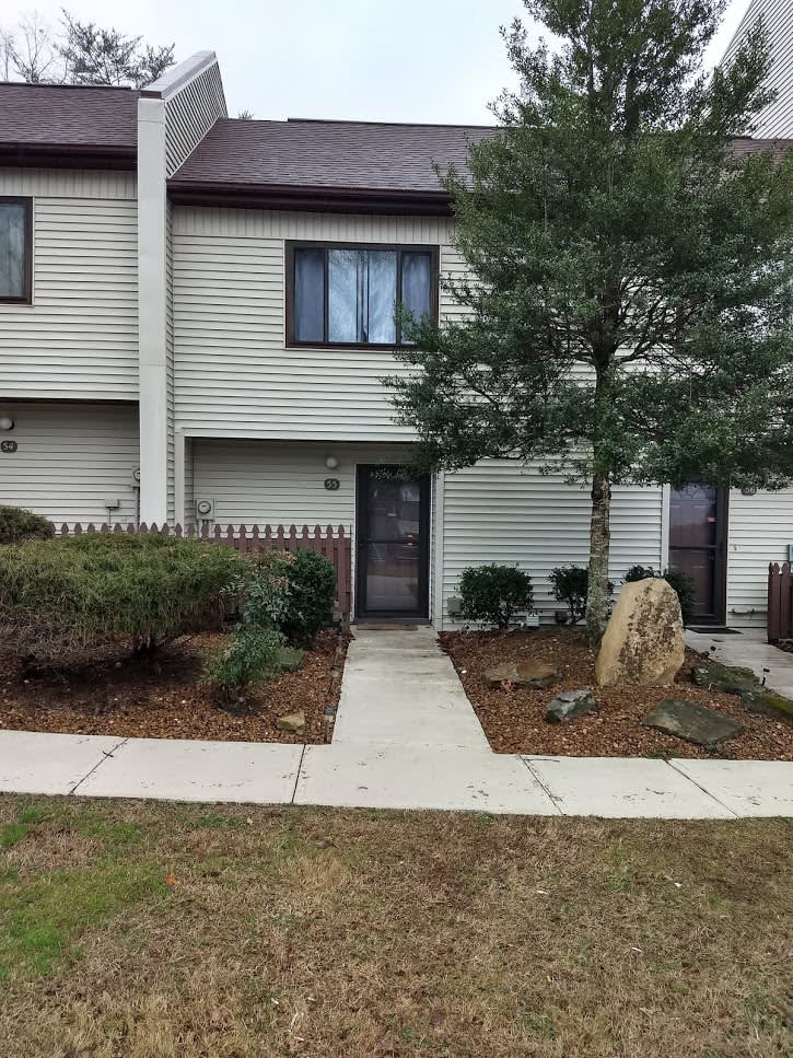 55 Wilshire Heights Drive – photo 1 of 21
