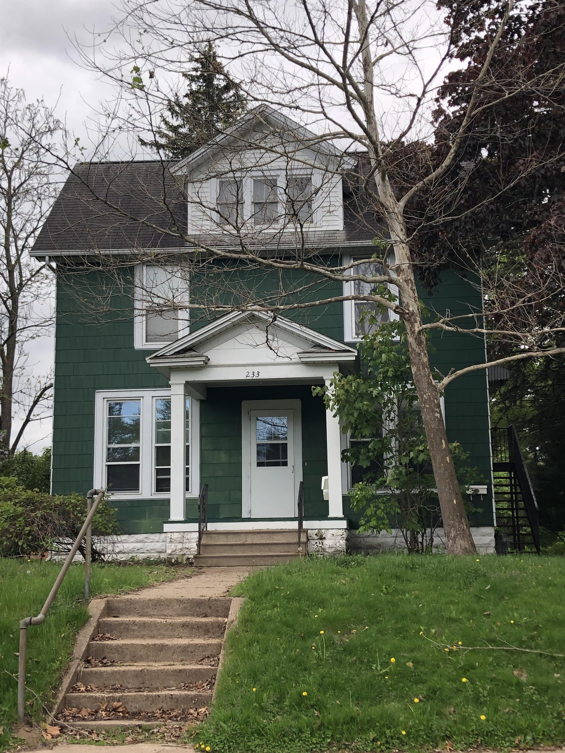 233 1/2 Broadway St – photo 1