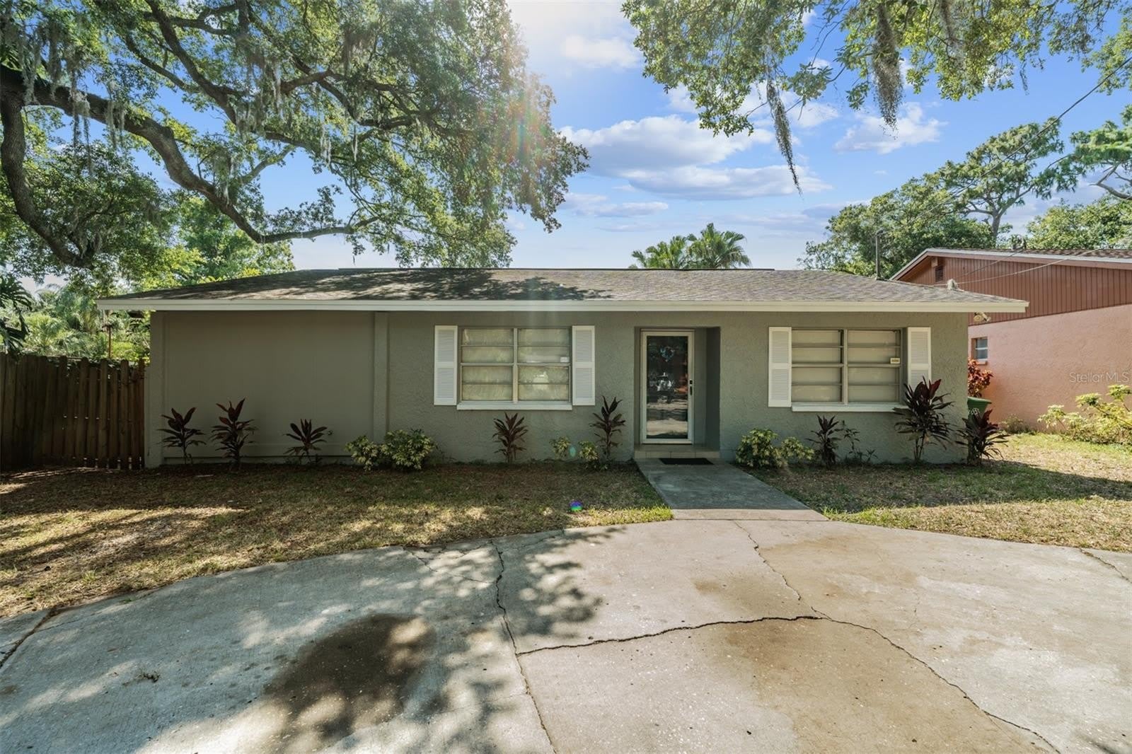 9616 N OKLAWAHA Avenue – photo 1