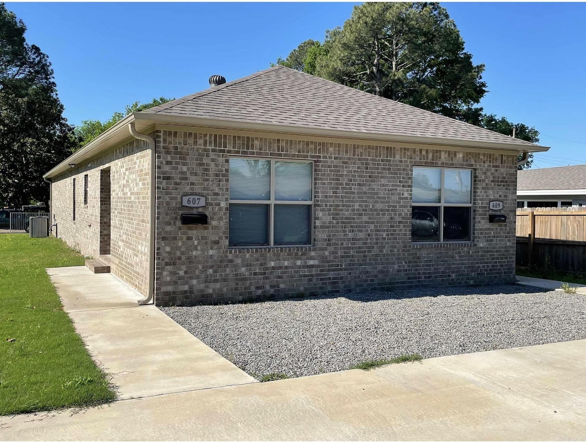 607 Lenora – photo 1